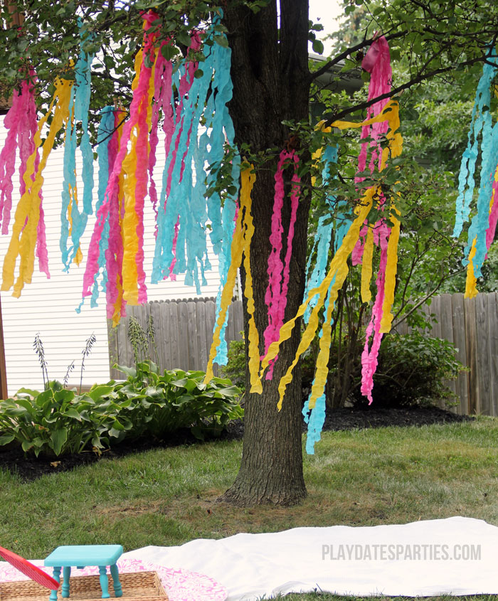 This adorable picnics and pinwheels birthday party is the perfect theme for a little girl or boy, and is the perfect combination of cute and relaxed!