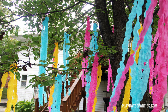 This adorable picnics and pinwheels birthday party is the perfect theme for a little girl or boy, and is the perfect combination of cute and relaxed!