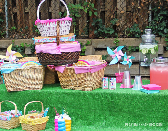 This adorable picnics and pinwheels birthday party is the perfect theme for a little girl or boy, and is the perfect combination of cute and relaxed!