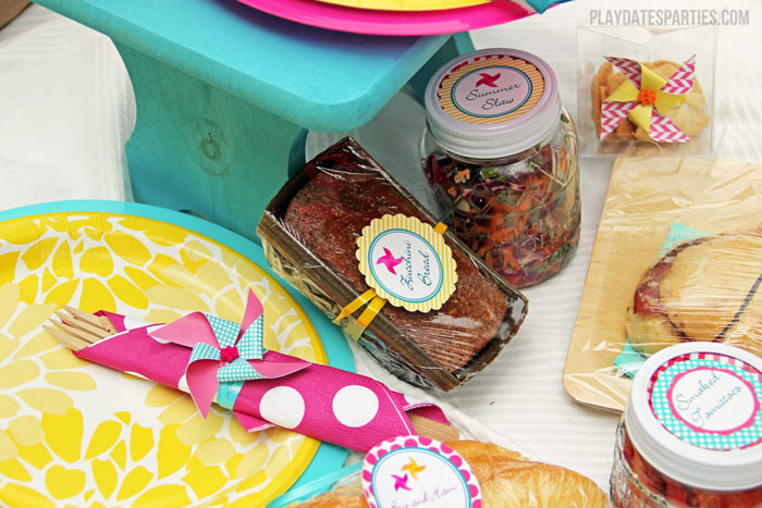 This adorable picnics and pinwheels birthday party is the perfect theme for a little girl or boy, and is the perfect combination of cute and relaxed!