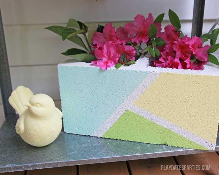 Cinder blocks aren't just for building. By using some leftover paint and some masking tape and some chalk paint, you can turn it into a modern-industrial looking vase!