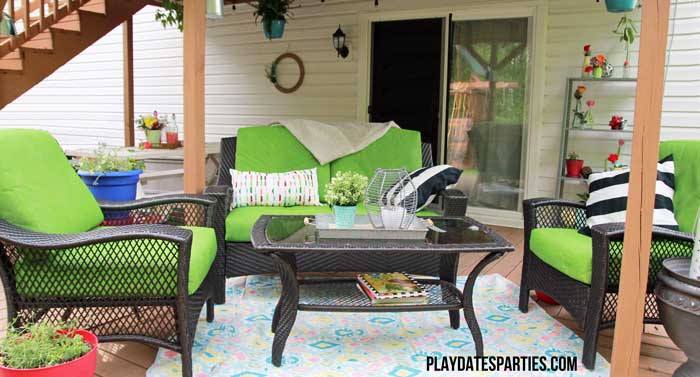 Take a look at this backyard renovation, with loads of DIY projects to get your backyard ready for summer entertaining. Projects include a homemade pallet bar, painted patio cushions, painted patio furniture, a DIY privacy screen, outdoor lighting and more!