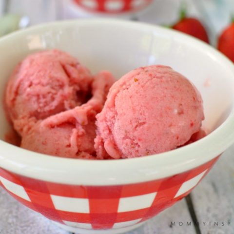 No-Churn Healthy Strawberry Ice Cream