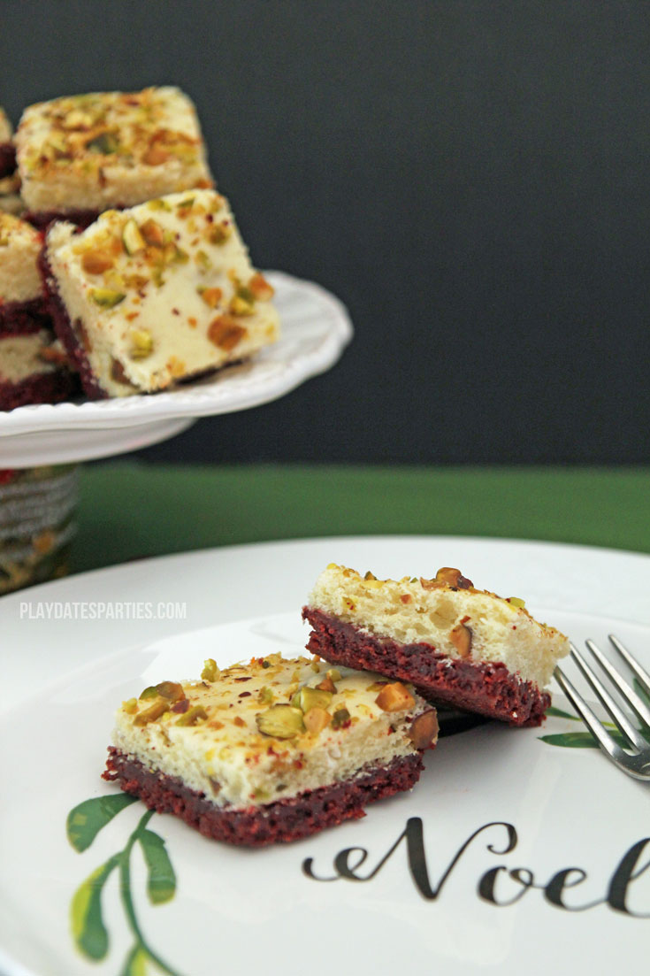 YUM! Ice cream, oreos, and pistachios come together in this amazing #dessert #recipe to create a colorful and flavorful #holiday treat: red velvet pistachio ice cream bread bars