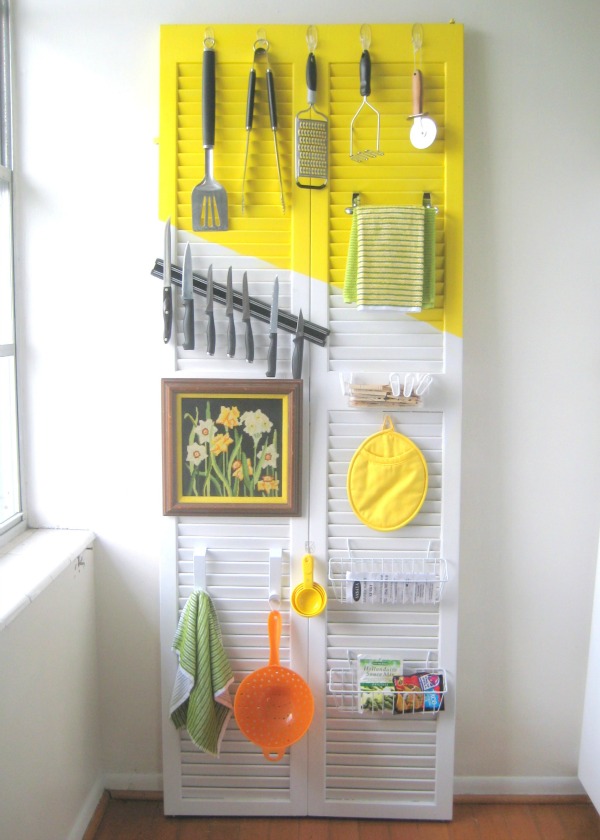 Affordable Organization Hacks: 8 beautiful ways to get your home organized in the kitchen, the bedroom, and the toy room.