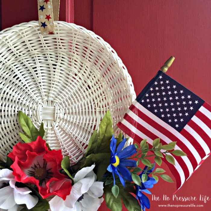 Don't waste time with complicated July 4th decorations. This ridiculously easy patriotic wreath is ready in 15 minutes with only a few supplies!