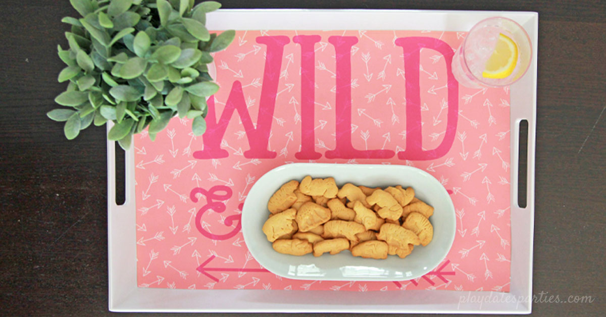 5Minute DIY Interchangeable Serving Tray Decoration
