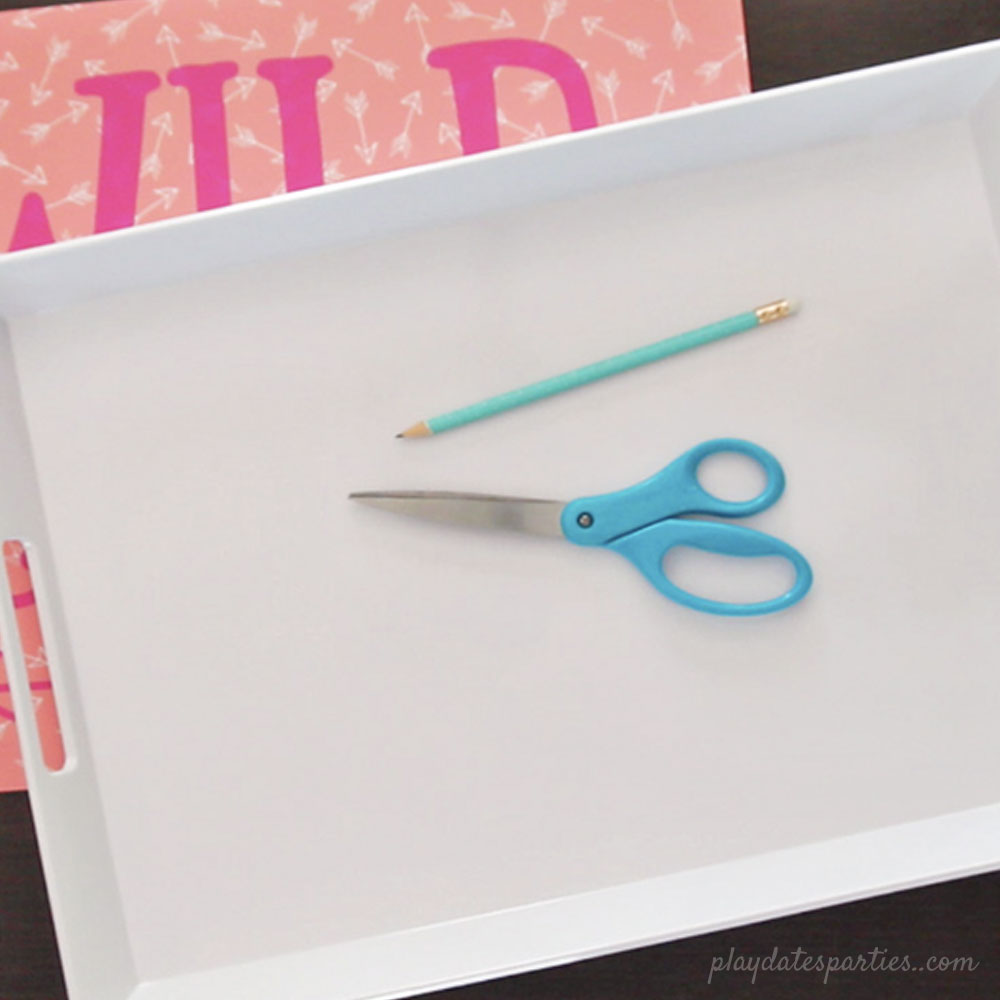 5Minute DIY Interchangeable Serving Tray Decoration