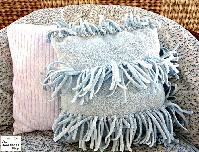Almost No-Sew Fleece Pillow from The Boondocks Blog.