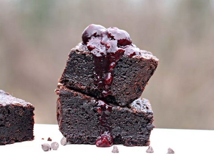 Slow Cooker Fudge Brownies with Cherry Sauce | Vegan from Looney For Food.