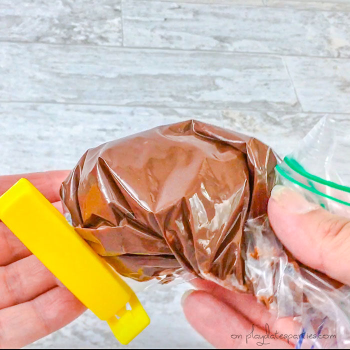 creating a piping bag with a zip top bag