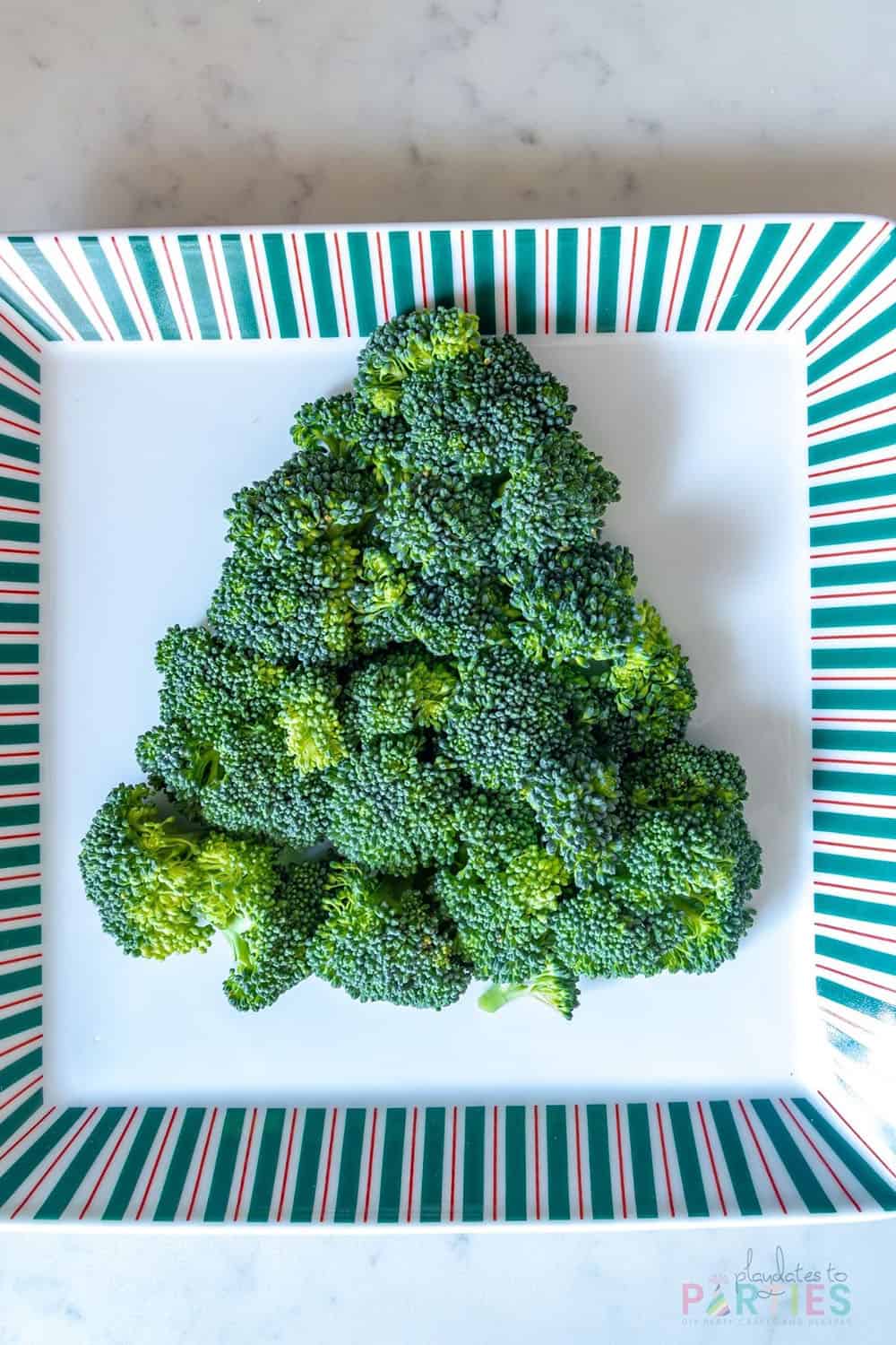 Christmas Tree Veggie Platter Step 1: Arrange the broccoli in the shape of a triangle.