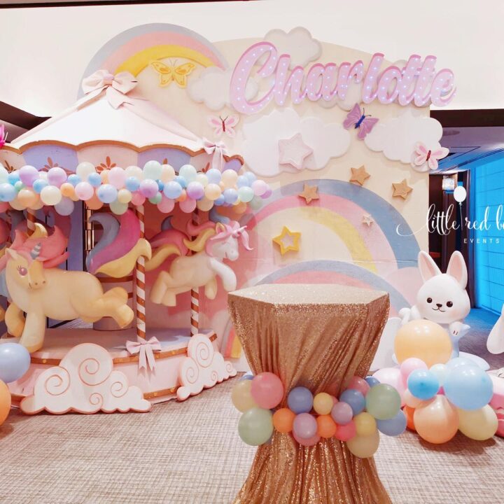 Photo of a carousel party filled with balloon decorations.