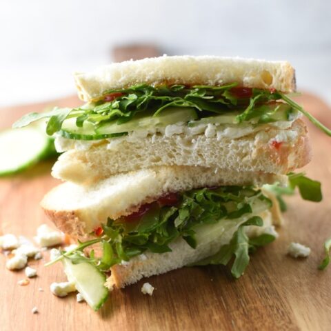 Sandwich filled with arugula and cucumber.