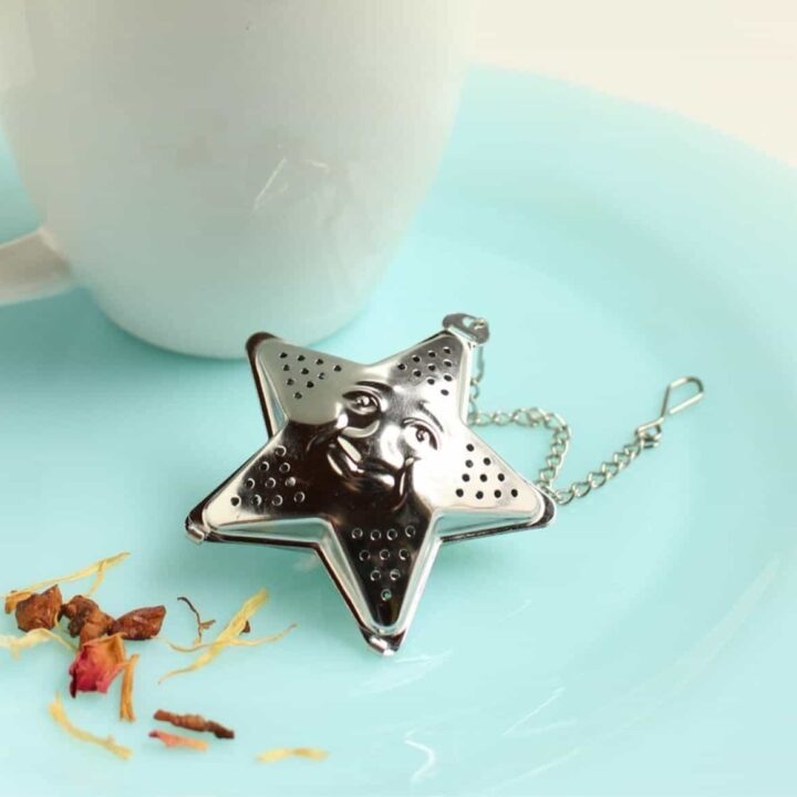 Star shaped tea infuser party favor.