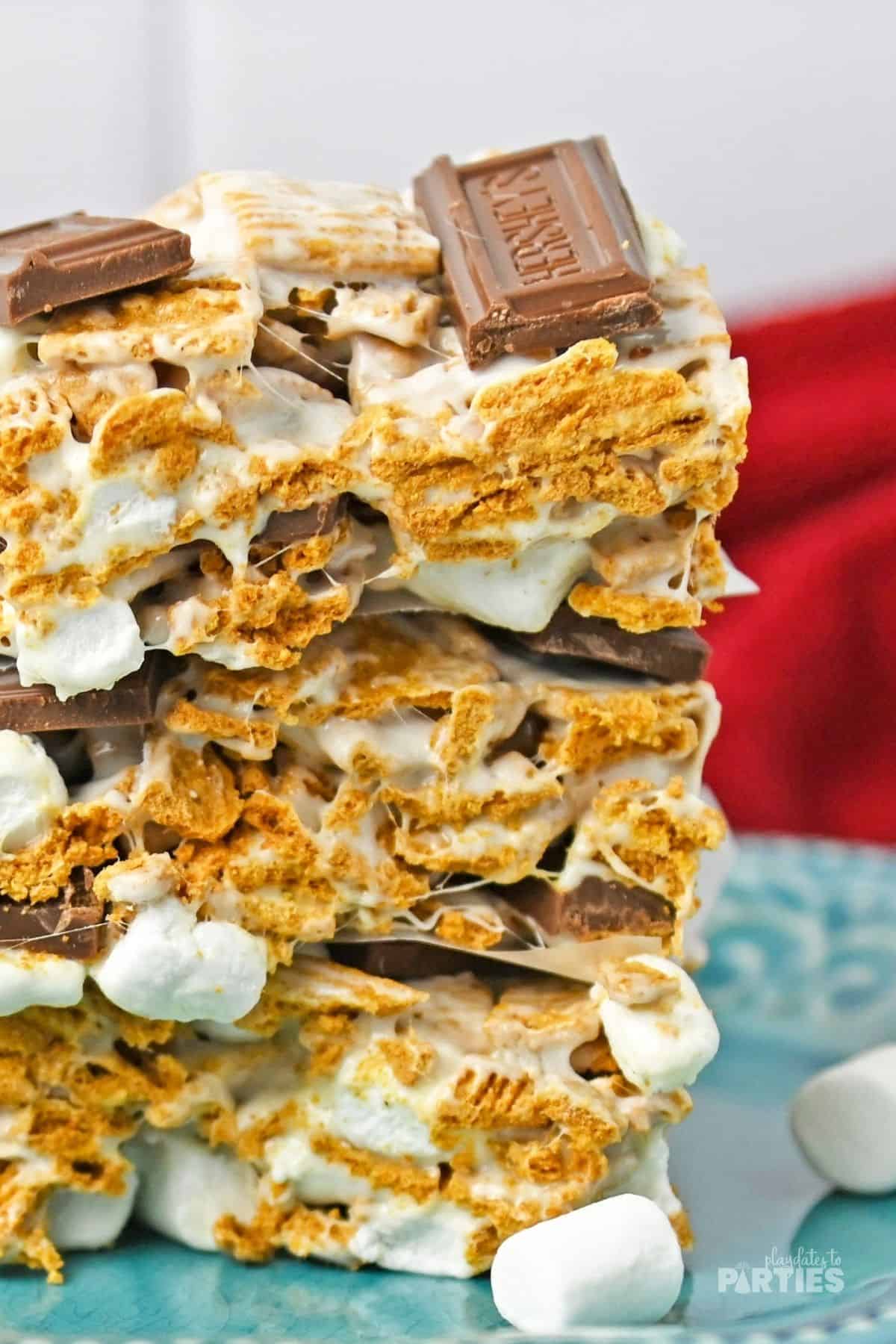 The sides of the cut bars reveal layers of crunchy cereal with gooey marshmallow.
