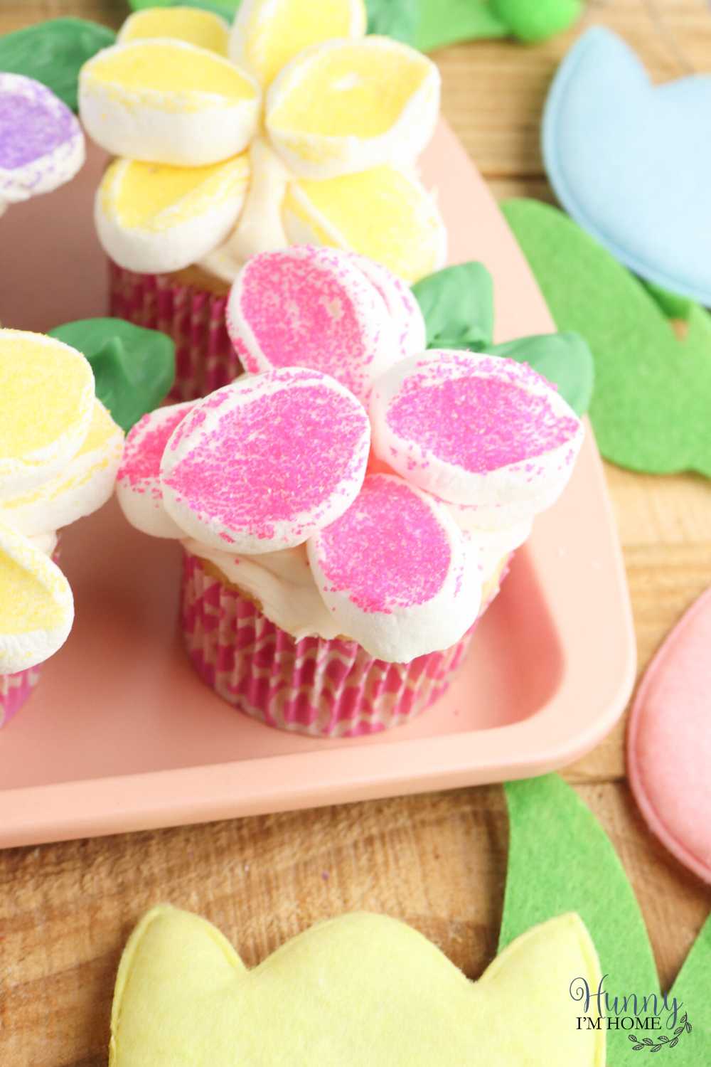 Image for Leslie's Pick - Easy Flower Cupcakes Decorated with Marshmallows