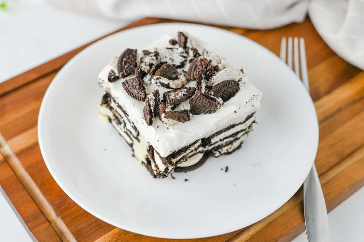 Image for Leslie's Pick - Easy No Bake Oreo Icebox Cake Layered Dessert